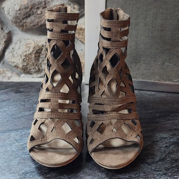 NWOT Charlotte Russe Brown Caged Peep Toe Block Heels Size 8 - Picture 6 of 15